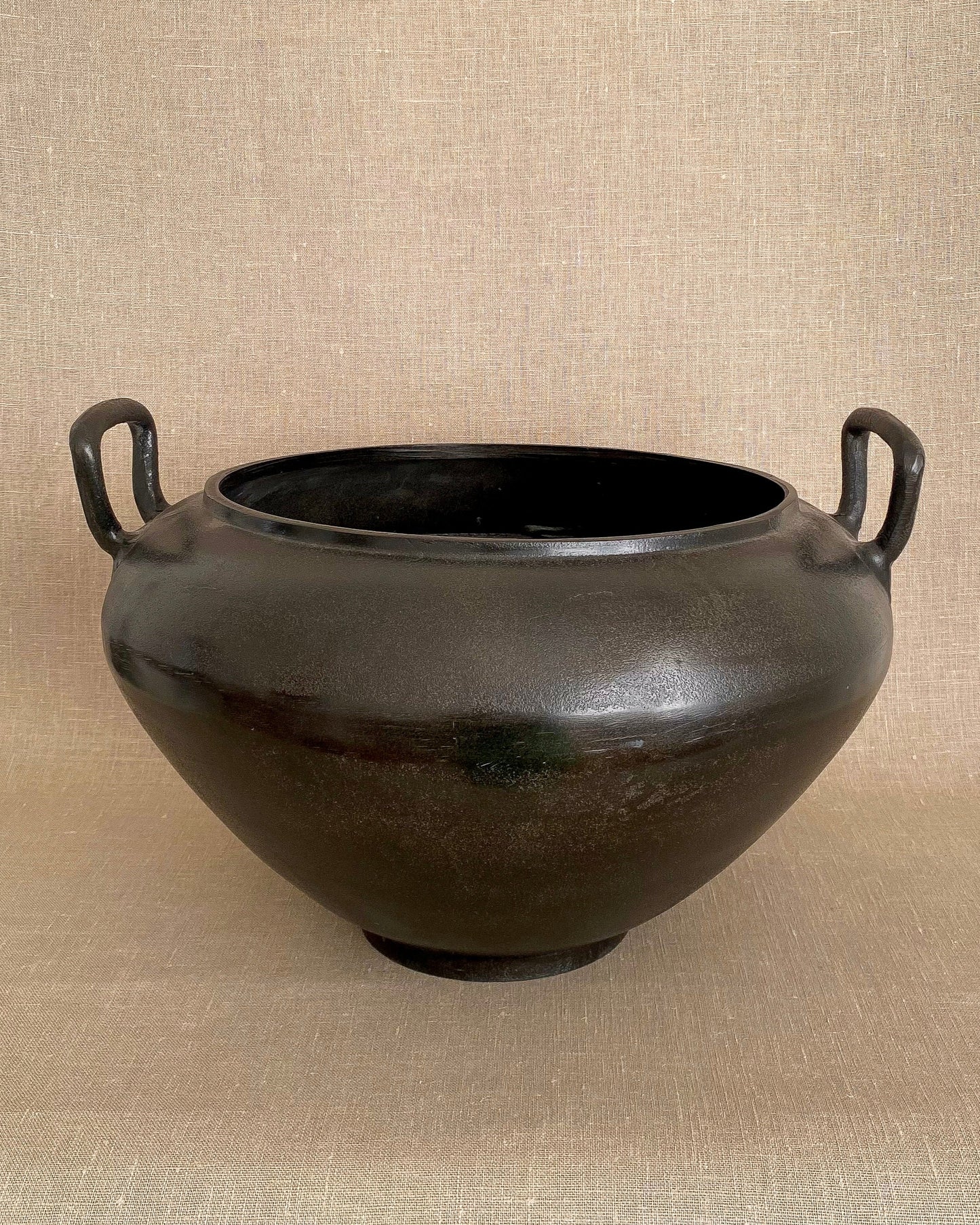 BLACK METAL POT