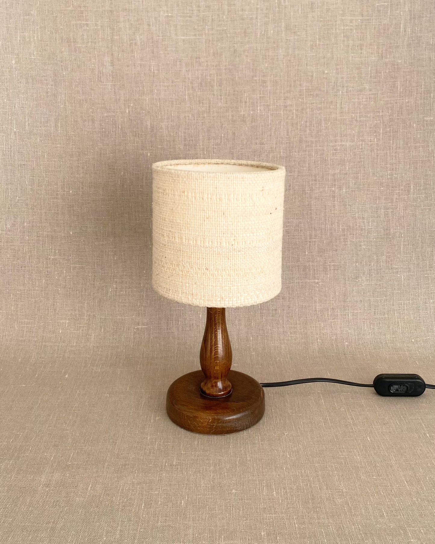 TABLE LAMP WITH WOOD BASE