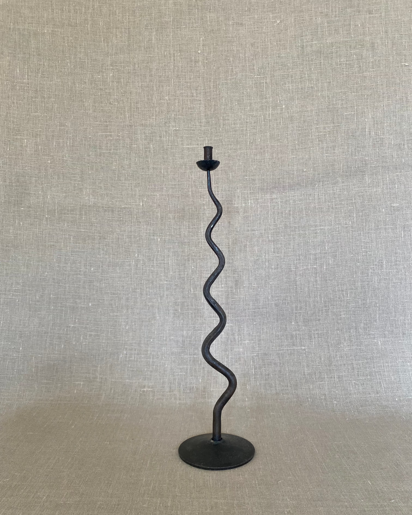 WAVY CANDLE HOLDER
