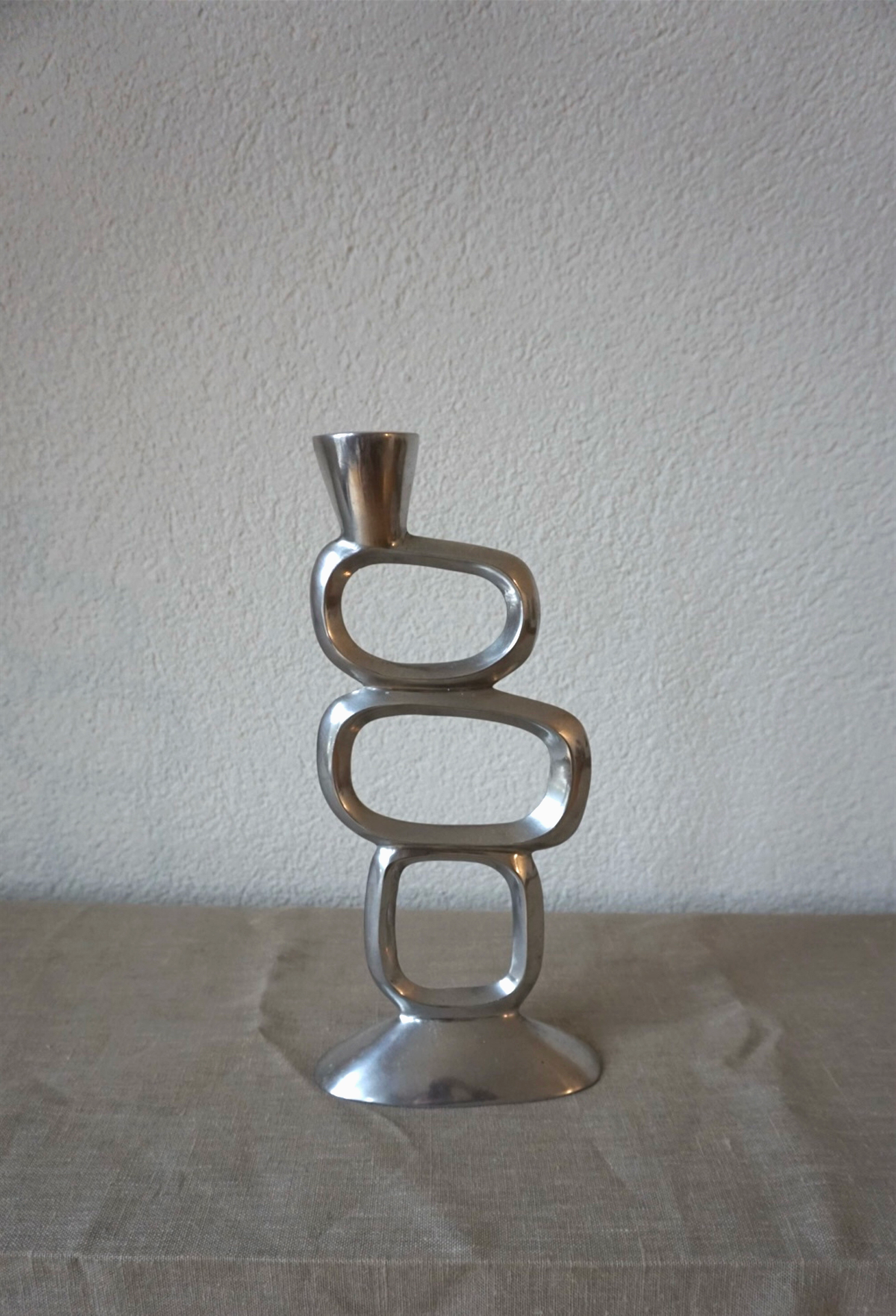 SCULPTURAL CANDLE HOLDER