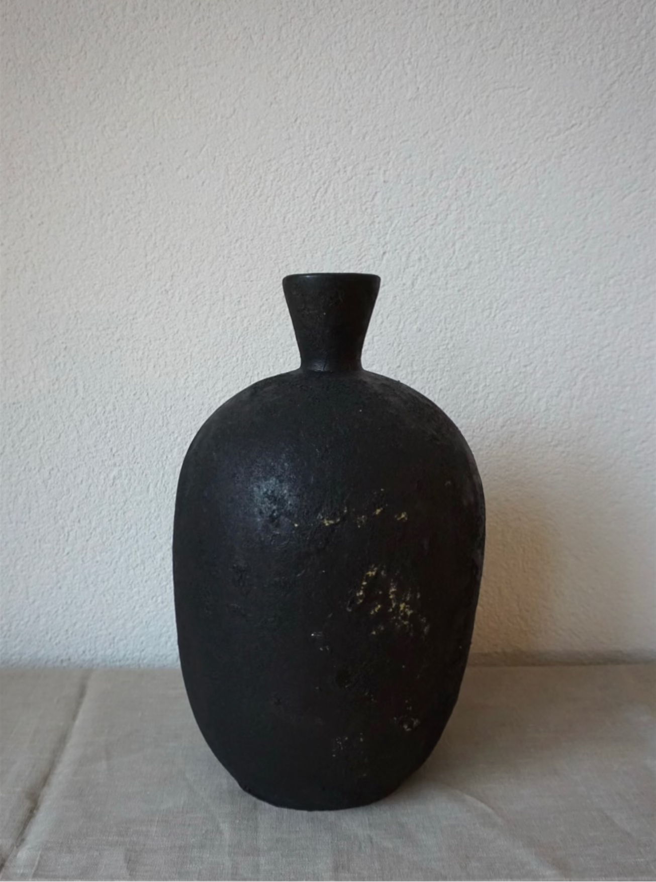 BLACK TERRACOTTA POT 01